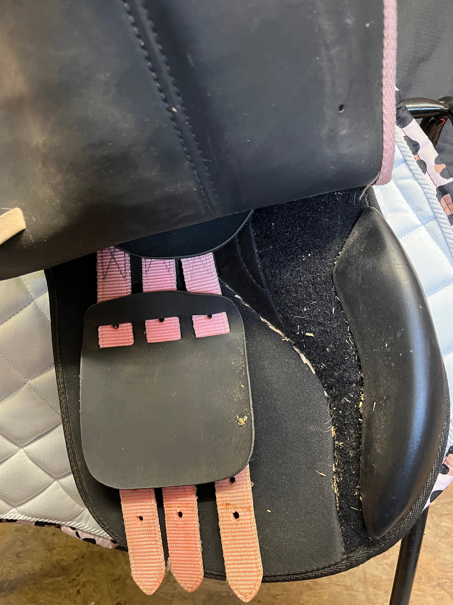 Thelwell - Saddle 16/16.5” Pink Suede