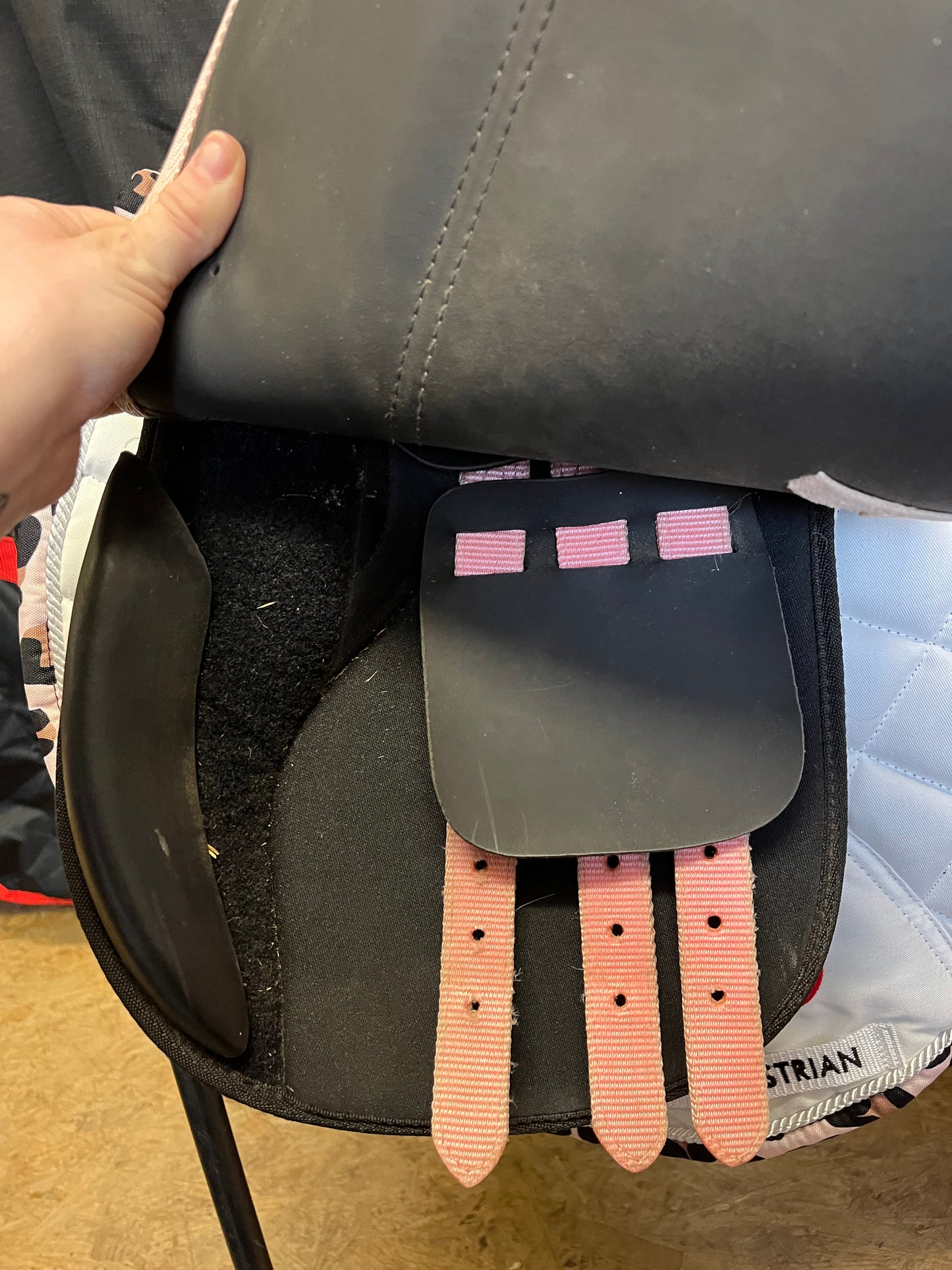 Thelwell - Saddle 16/16.5” Pink Suede