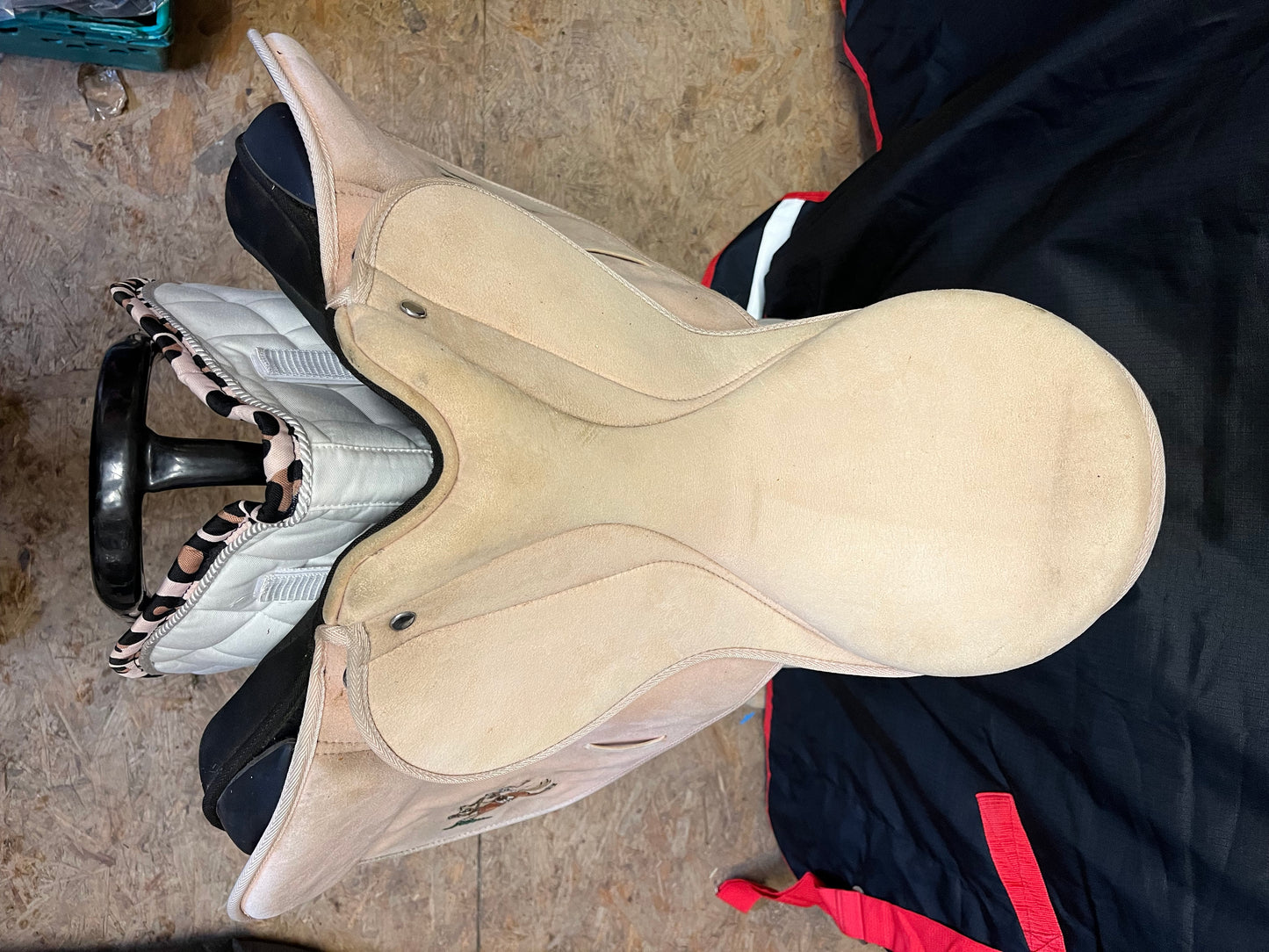 Thelwell - Saddle 16/16.5” Pink Suede
