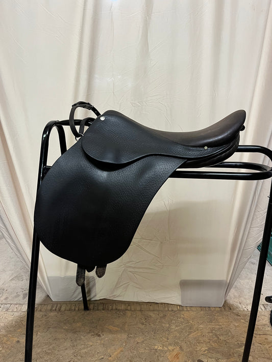 15" Global Saddles GP/Jump Saddle