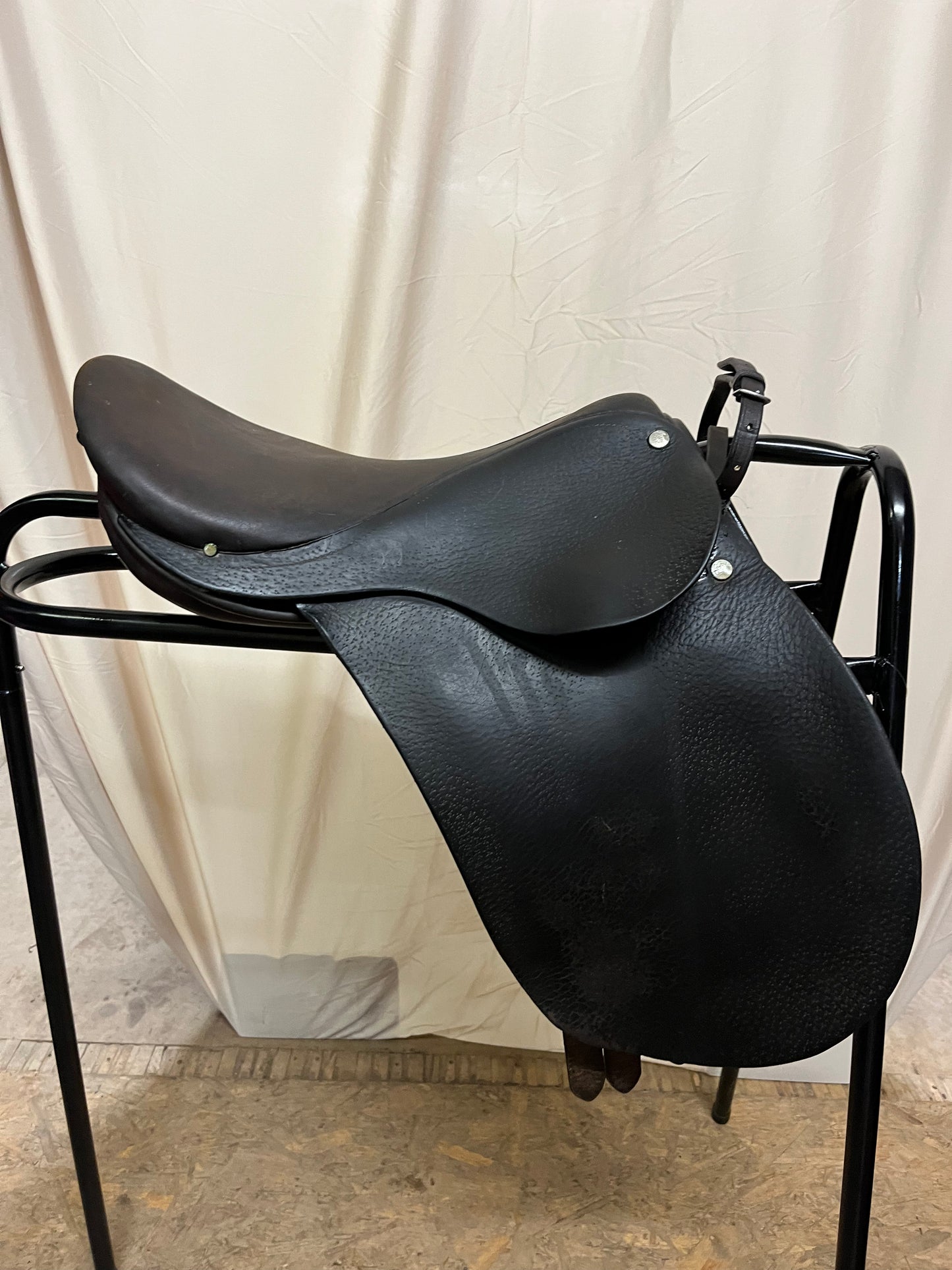 15" Global Saddles GP/Jump Saddle