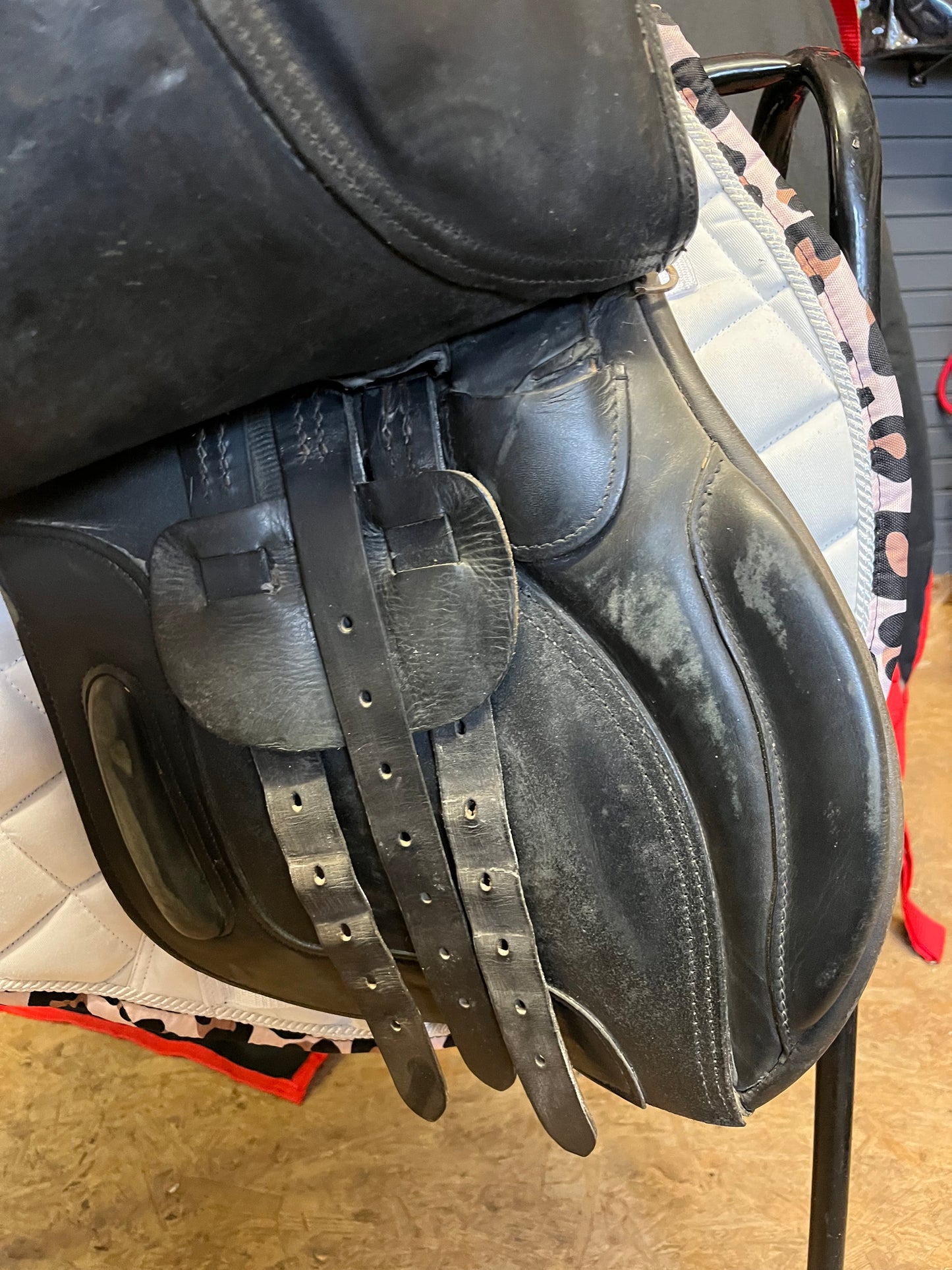 Jeffries - 17.5” GP Saddle - Black