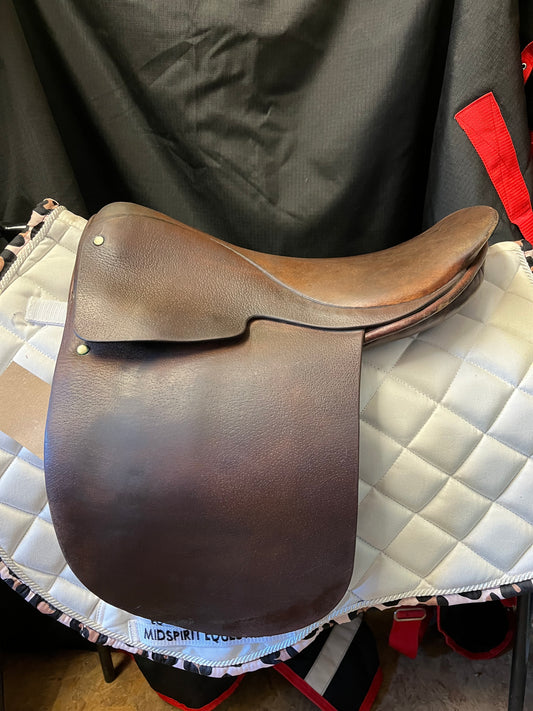 Hayes Cheshire Straight Cut Show Saddle 15.5/16"